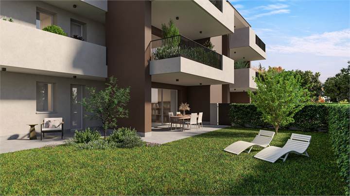 Olmo, signorile appartamento al piano terra con giardino privato